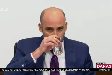 Premijer neće komentirati spekulacije: 'Mene love u ofsajdu već šest godina pa ništa, neće ni sada'