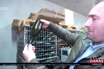 Nova godina pred vratima, a to znači i piće bez kojeg se ne može - ohlađeni pjenušac!