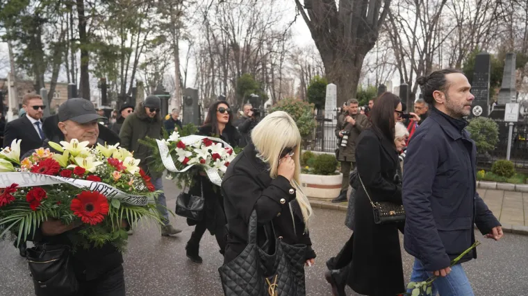 Pokopan sin Marine Tucaković: Na posljednji oproštaj stigli su i Dara Bubamara, Saša Matić, Nataša Bekvalac...