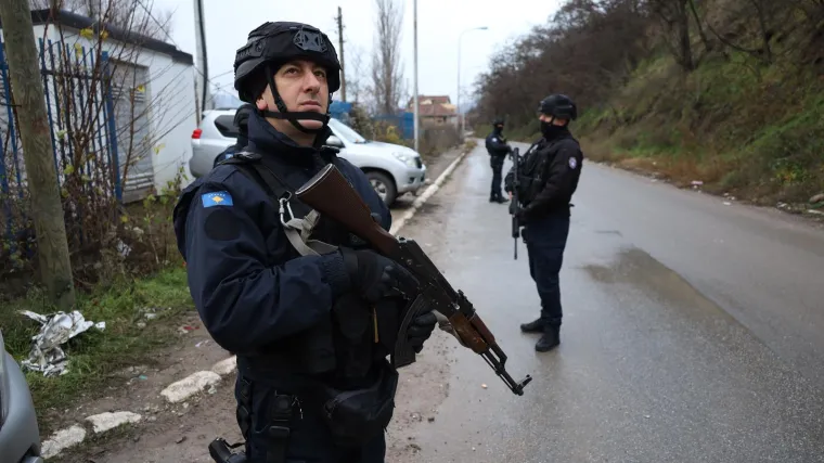 Srbi pohrlili na granični prijelaz da bi podržali sunarodnjake protiv Kosova, ovi zatvorili granicu