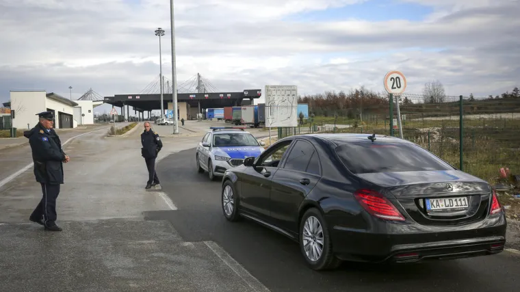 Policija na Kosovu otvorila granicu sa Srbijom nakon &scaron;to su se prosvjednici povukli