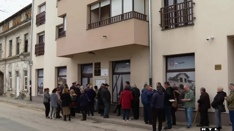 Stanovnici Banovine u redovima pred uredima za obnovu: Imaju li pravo na 2000 kuna pomoći