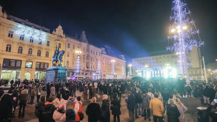 Doček Nove godine u Zagrebu pro&scaron;ao bez većih incidenata, na otvorenom slavilo 10.000 ljudi