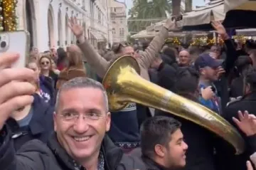 Srbi se raspisali o ludoj fe&scaron;ti u Splitu: 'Hrvati đuskaju uz ovu pjesmu. Kakva li će im godina biti kad ovako započne?'