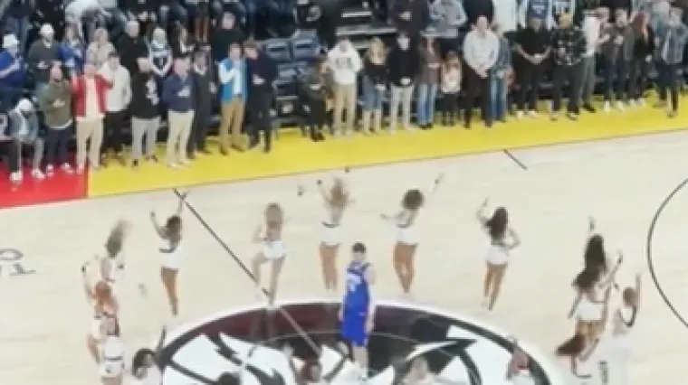 Svjetski mediji pi&scaron;u o hrvatskom centru: Pogledajte kako je Zubac ostao zatočen među predivnim ženama i ne zna kako izaći