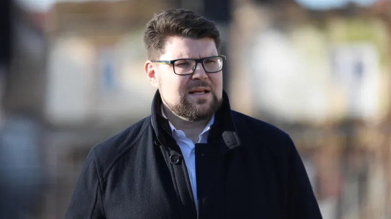 Peđa opleo po rekonstrukciji Vlade: 'Dolazi jedan koji nosi crne torbe pune novca&hellip;'