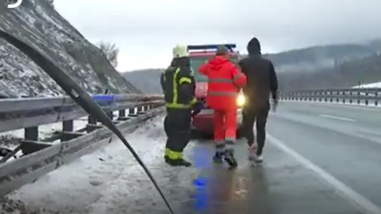 Na autocesti Rijeka-Zagreb snimljen zastrašujući prizor, pukim čudom izašao bez ogrebotine: 'Ne znam što ljudi misle, katastrofa!'