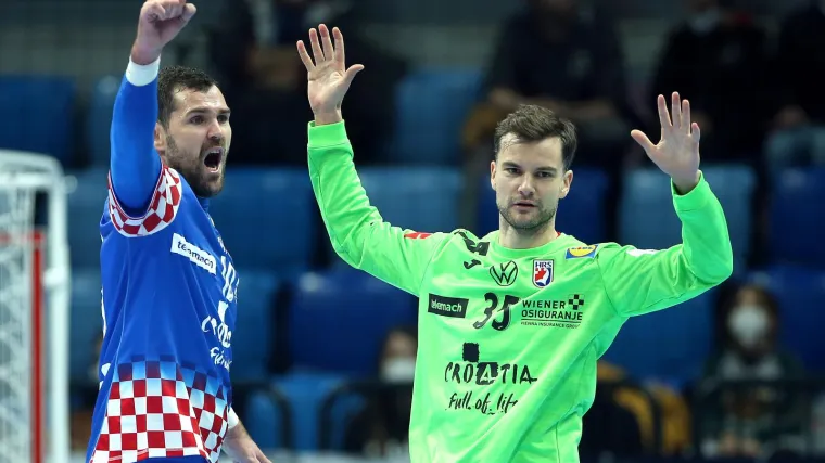 Izbornik Horvat napravio promjenu u sastavu: Mladi Kuzmanović će na tribine, a Šunjić ide na gol