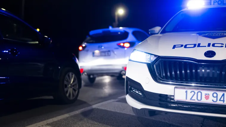 U prometnoj nesreći kod Dubrovnika ozlijeđene tri osobe: Intervenirali i vatrogasci