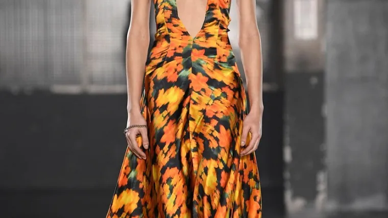 Dominacija hrabrih dekoltea i škakljivih proreza, ali ne samo na ženama: Dobro vidite, ovo je posljednji krik muške mode!