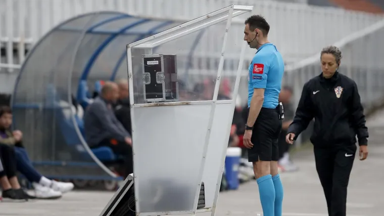 Ovo bi moglo promjeniti nogomet: Suci će nakon utakmica obja&scaron;njavati odluke VAR-a