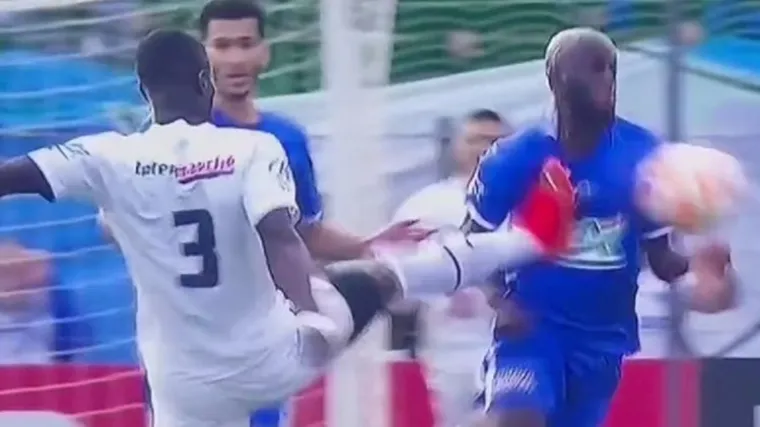 VIDEO, Tudorov branič brutalnim startom poslao suparnika u bolnicu: Evo koliku je kaznu dobio