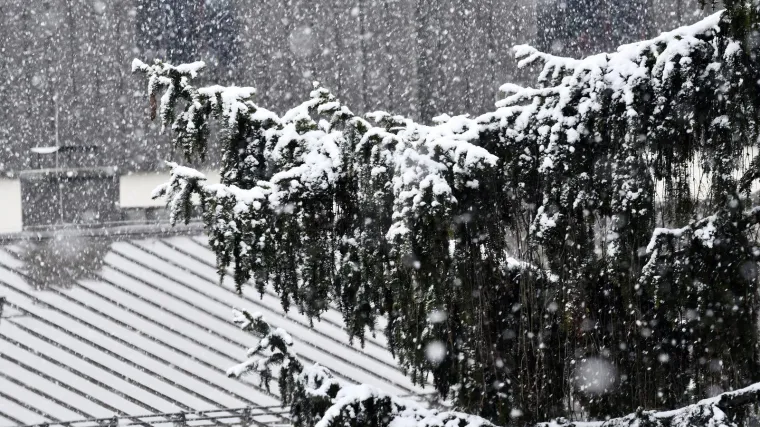 U Zagrebu i okolici pada snijeg, a fotografije s Plitvičkih jezera ostavljaju bez daha