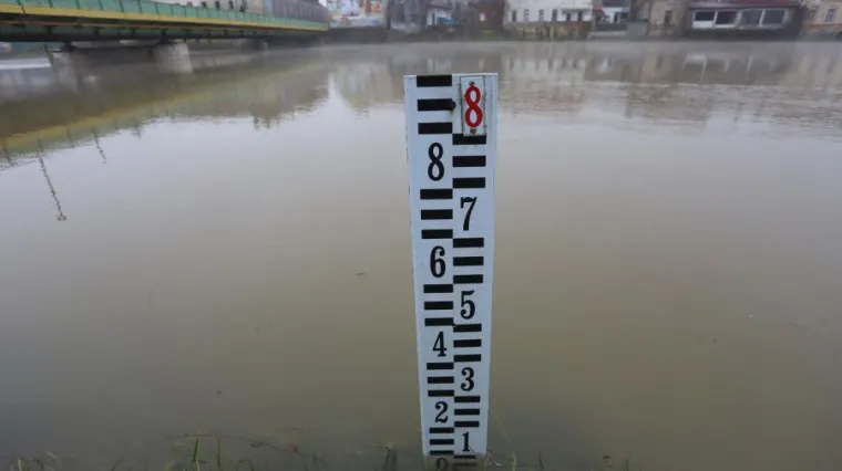 Na snazi su izvanredne mjere obrane od poplava: Velika količina oborina izazvala poraste vodostaja i odrone zemlje