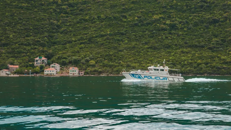 Ponovno prekinuta potraga za dječakom u Herceg Novom kojeg je poklopio val. Traže ga od utorka