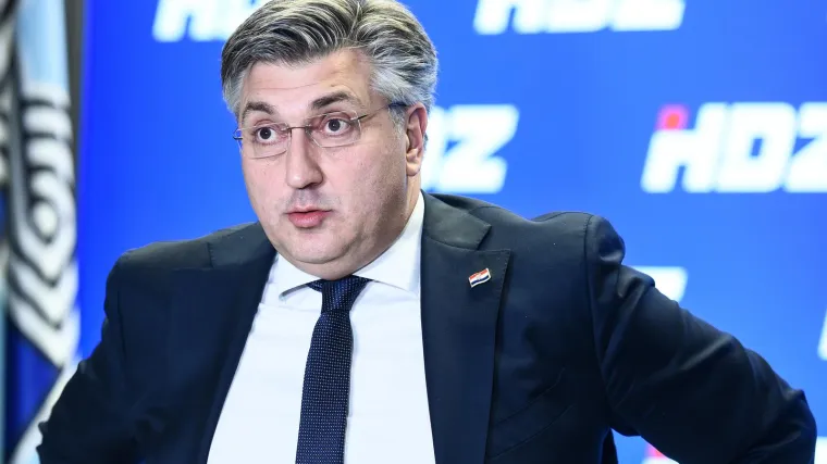 Plenković tvrdi da je euro uveden bez problema, ali je priznao da se dogodio jedan incident