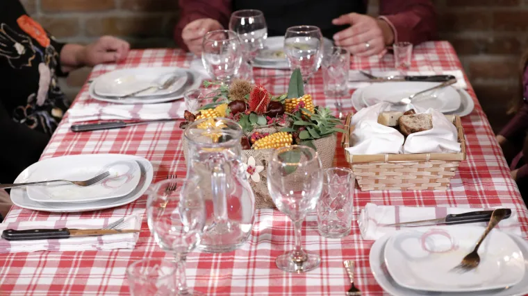 Vraća se 'Večera za 5 na selu'! Najdugovječniji kulinarski show nove avanture počinje u Dubrovniku