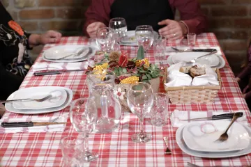 Vraća se 'Večera za 5 na selu'! Najdugovječniji kulinarski show nove avanture počinje u Dubrovniku