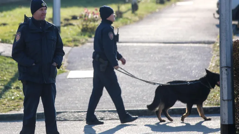 Policijska nju&scaron;ka prona&scaron;la drogu, bombe, streljiva. Pao 34-godi&scaron;nji diler iz &Scaron;ibenika