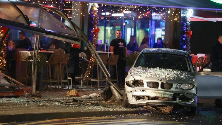 BMW-om 'pokosio' autobusnu postaju u centru Osijeka: 'Mi smo bili blizu kad se zaletio, udarac je bio glasan'
