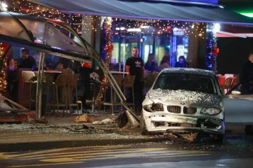 BMW-om 'pokosio' autobusnu postaju u centru Osijeka: 'Mi smo bili blizu kad se zaletio, udarac je bio glasan'