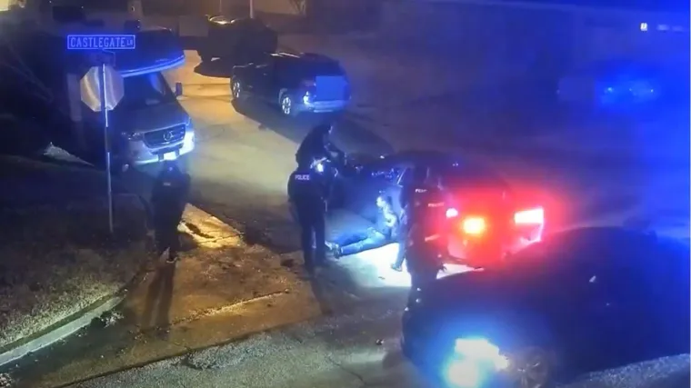 Poprskali ga suzavcem i premlaćivali &scaron;akama i nogama dok je dozivao: Mama! Umro u bolnici