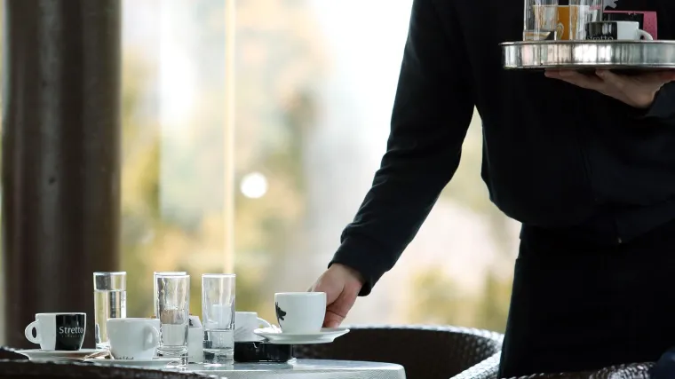 Konobari i dalje na mukama: Napojnica postaje neoporezivi primitak, ali treba se još malo strpjeti