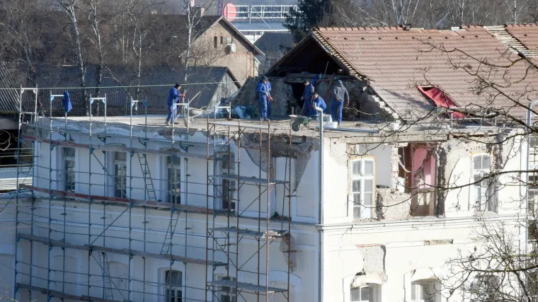 Počeli zaštitni radovi na teško oštećenom sisačkom željezničkom kolodvoru