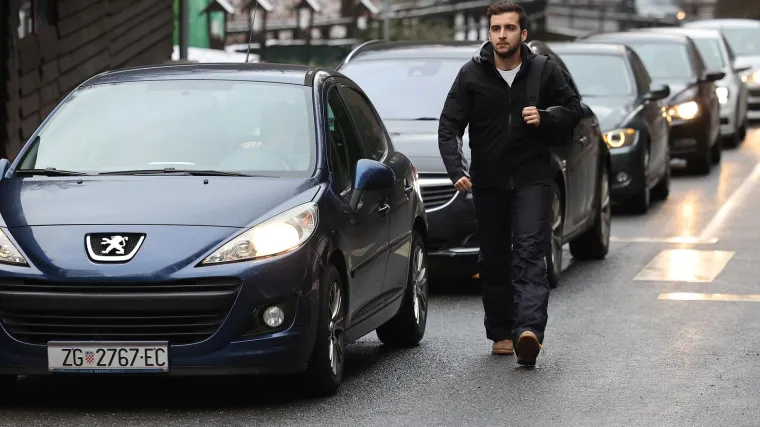 Hodamo, bez obzira na cijenu točimo isto, ali zbog cijena goriva Hrvati se okreću javnom prijevozu?