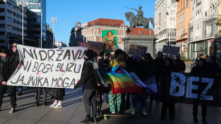 Prosvjed za ženska prava: 'Ni državu ni Boga blizu jajnika moga'