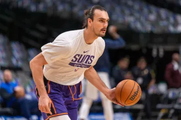 Šarić je nakon skoro tri godine ostvario double-double i odveo Sunse do senzacije protiv najbolje momčadi lige