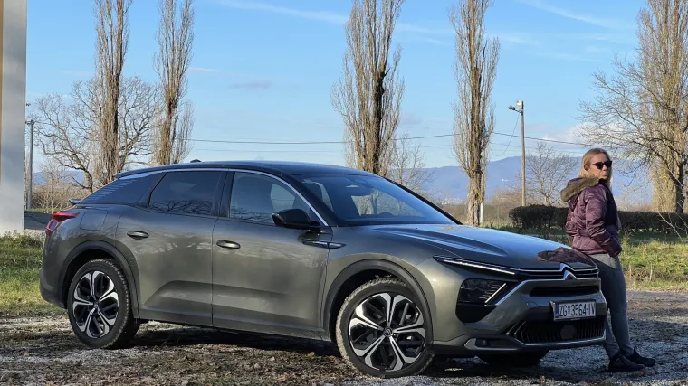 Najneobičniji 'SUV' na našim cestama: Vozila sam auto koji izlazi iz svih okvira i savršeno se uklapa u potrebe modernog života