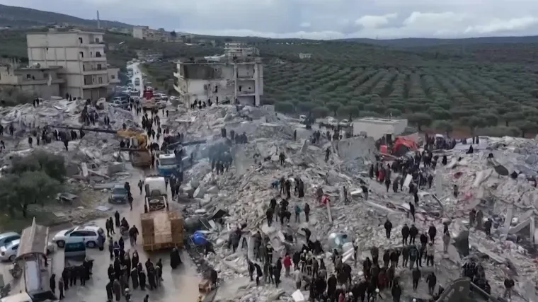 Minute katastrofe: Gradovi sravnjeni sa zemljom, ceste ne postoje, za mnogima se još traga