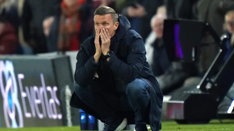 Bez pobjede su sedam utakmica, na bod su od zone ispadanja, a sada mijenjaju trenera