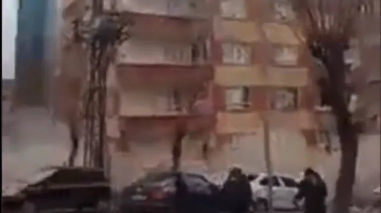 Ovo je stvarno užasavajuće: Pogledajte kako se zgrada u Turskoj uru&scaron;ila kao kula od karata!