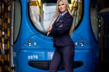 Ne staje priča o prelijepoj vozačici zagrebačkog tramvaja: Iva obožavatelje počastila novim mljac fotkama
