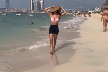 Slovenski premijer ljubi 20 godina mlađu manekenku koja je prije njega ljubila ministra, a zavodljivo se fotka i izvan radnog vremena