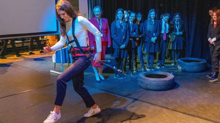 Prvo Ivana Knoll prevrtala gume, a sad se pokazala i Kate Middleton - vukla 20 kila teške automobilske gume