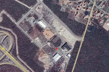 Izgradio ilegalno kontejnersko naselje pored tvornice i ondje smjestio svoje radnike: 'Okružuju ih otpad i smrad ribe'