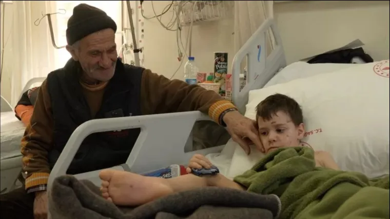 Dječak u potresu izgubio oca, brata i sestru, no čudesno je preživio: U bolnici ostali u nevjerici kad mu je izmjerena temperatura