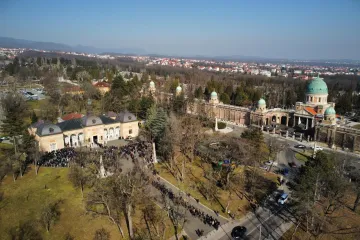Fotografije iz zraka zagrebačkog groblja prilikom posljednjeg ispraćaja Miroslava Ćire Blaževića