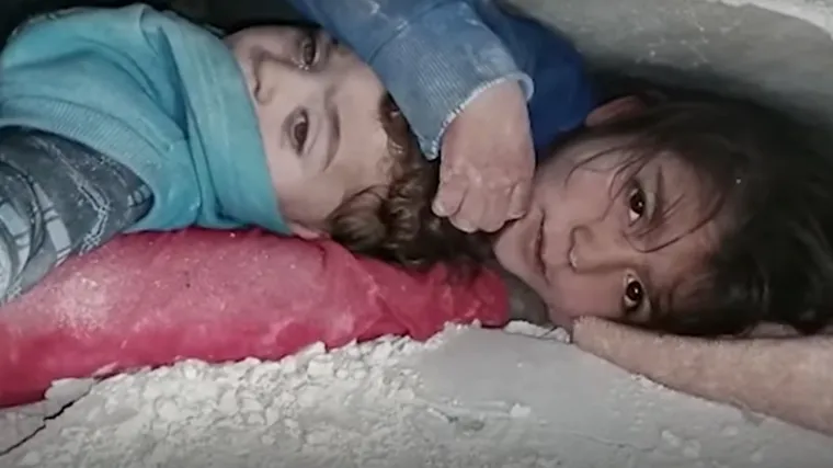 Stigle posljednje prognoze o djevojčici čija je fotografija obišla svijet. Stanje je ozbiljno