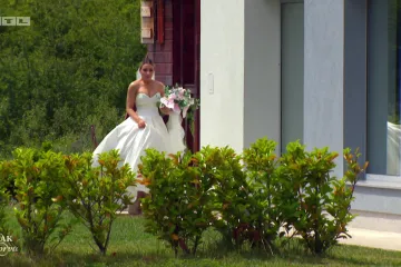 Tko je ova divna mlada? Miljanu pred oltarom čeka budući suprug: 'Hvata me trema'