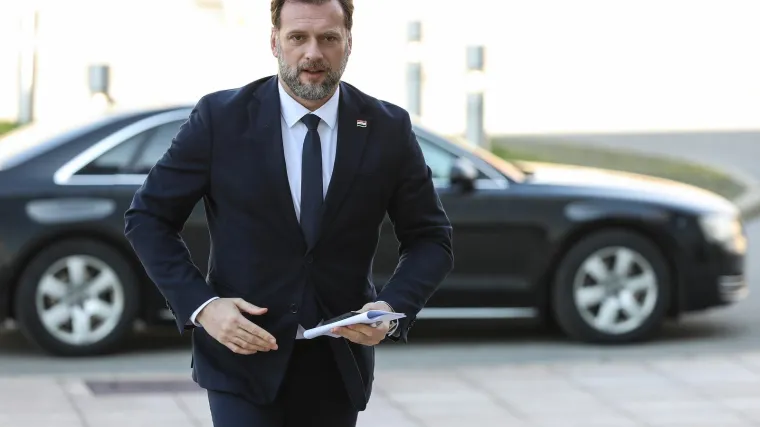 Nakon što si je dodjeljivao i luksuzno opremao službene stanove, Banožić zaprepastio novim potezom