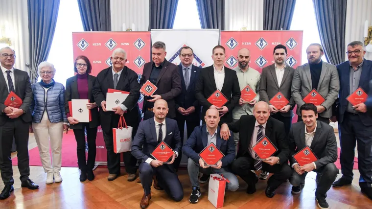 Kolombu nagrada za životno djelo, Dasović novinar godine, Antonija Dujmović prva dobitnica nagrade Milka Babović