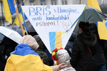 Skup podrške Ukrajini u Zagrebu: Plač, transparentni i snažne poruke; veleposlanik Kirilič: 'Đavao govori samo jednim jezikom'