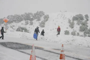 Kaliforniju pogodila snažna oluja. Stanovništvo bez struje, zatvorene autoceste