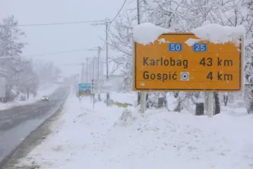 Predivna gesta mlade policijske vježbenice: U svoj dom primila dvomjesečnu bebu i roditelje koji su ostali zarobljeni u mećavi
