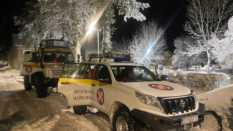 Otkriveno za&scaron;to je do&scaron;lo do neviđenog kaosa na cestama, neki nisu imali ni zimske gume: 'Najče&scaron;će je to izgledalo ovako...'