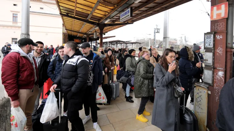 Jedan HŽ-ov vlak za Split je potpuno rasprodan, za drugi je ostalo još malo karata